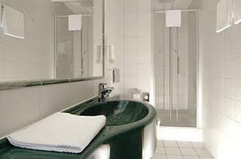 Hotel Koenigin Olga Эльванген Экстерьер фото