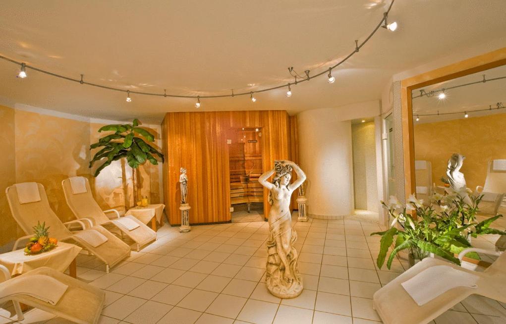 Hotel Koenigin Olga Эльванген Экстерьер фото