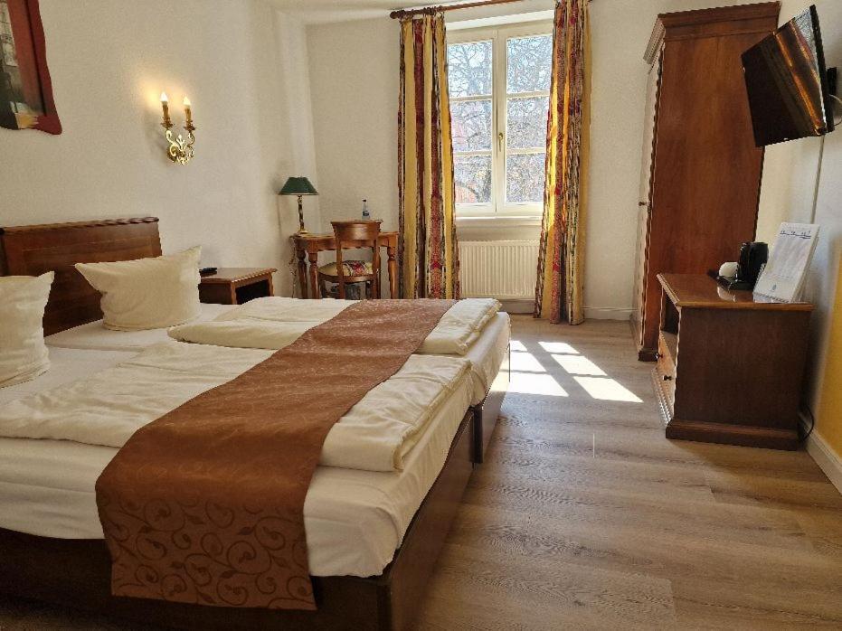 Hotel Koenigin Olga Эльванген Экстерьер фото